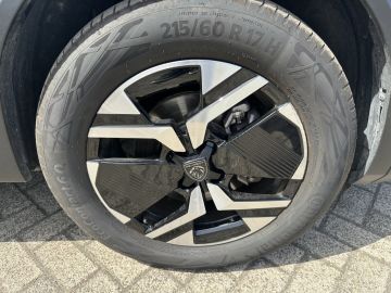 Peugeot E-2008